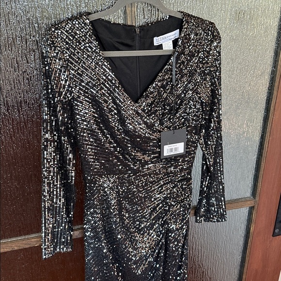 Mac Duggal 26940 Long Sleeve Sequin Dress size 6 NWT - Picture 8 of 11